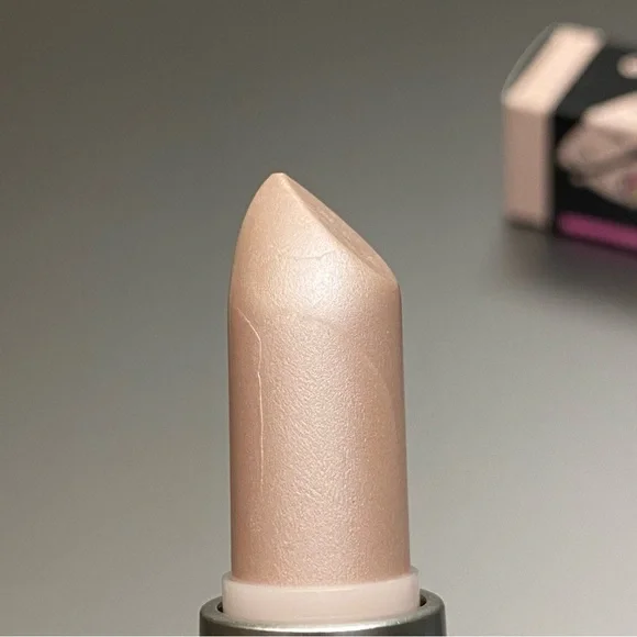 MAC Bringbacks “Bubbles” Lipstick - Picture 5 of 8